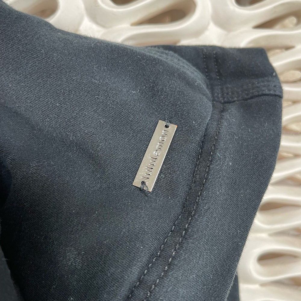 Lululemon - Picture 11 of 13